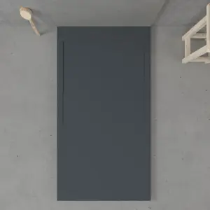 Base de duche em resina com moldura URBANSTONE Grafite RAL 7016, textura de ardósia, antibacteriana e antiderrapante. Grelha oculta.