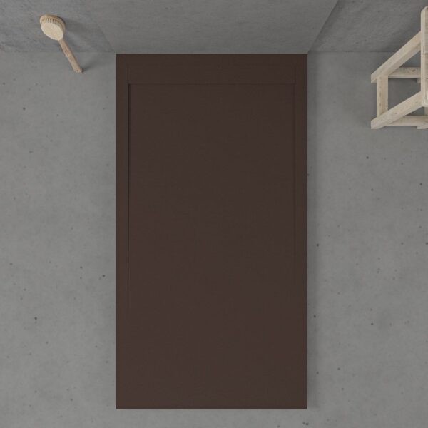 Base de duche URBANSTONE em resina com moldura RAL 8014 Castanho textura ardósia anti-bacteriana e anti-derrapante. Grelha oculta.