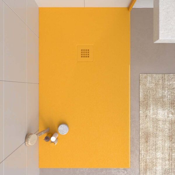 Base de duche em resina CLOE Amarelo-sol RAL 1037 com textura de ardósia antibacteriana e antiderrapante. Grelha termolacada