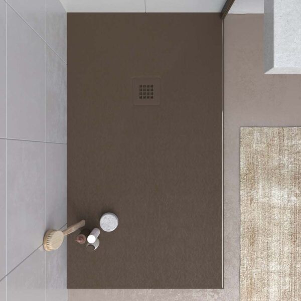 Base de duche em resina CLOE Castanho Terra RAL 8028 com textura de ardósia antibacteriana e antiderrapante. Grelha termolacada