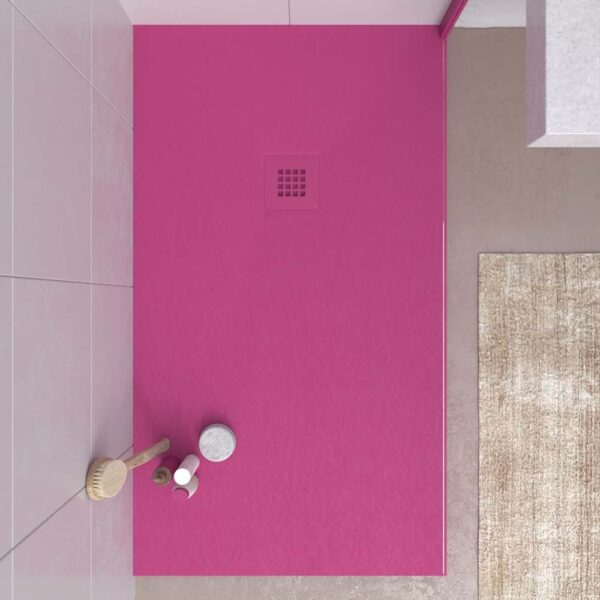 Base de duche em resina CLOE Magenta RAL 4010 com textura de ardósia antibacteriana e antiderrapante. Grelha termolacada